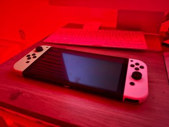 Nintendo Switch + Tomodachi Life