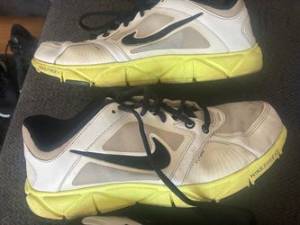 Women’s 8.5 Nike shoes $15