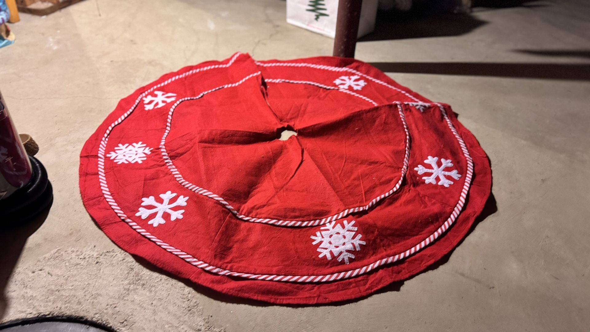 Large Tree Skirt. Like New Used Once