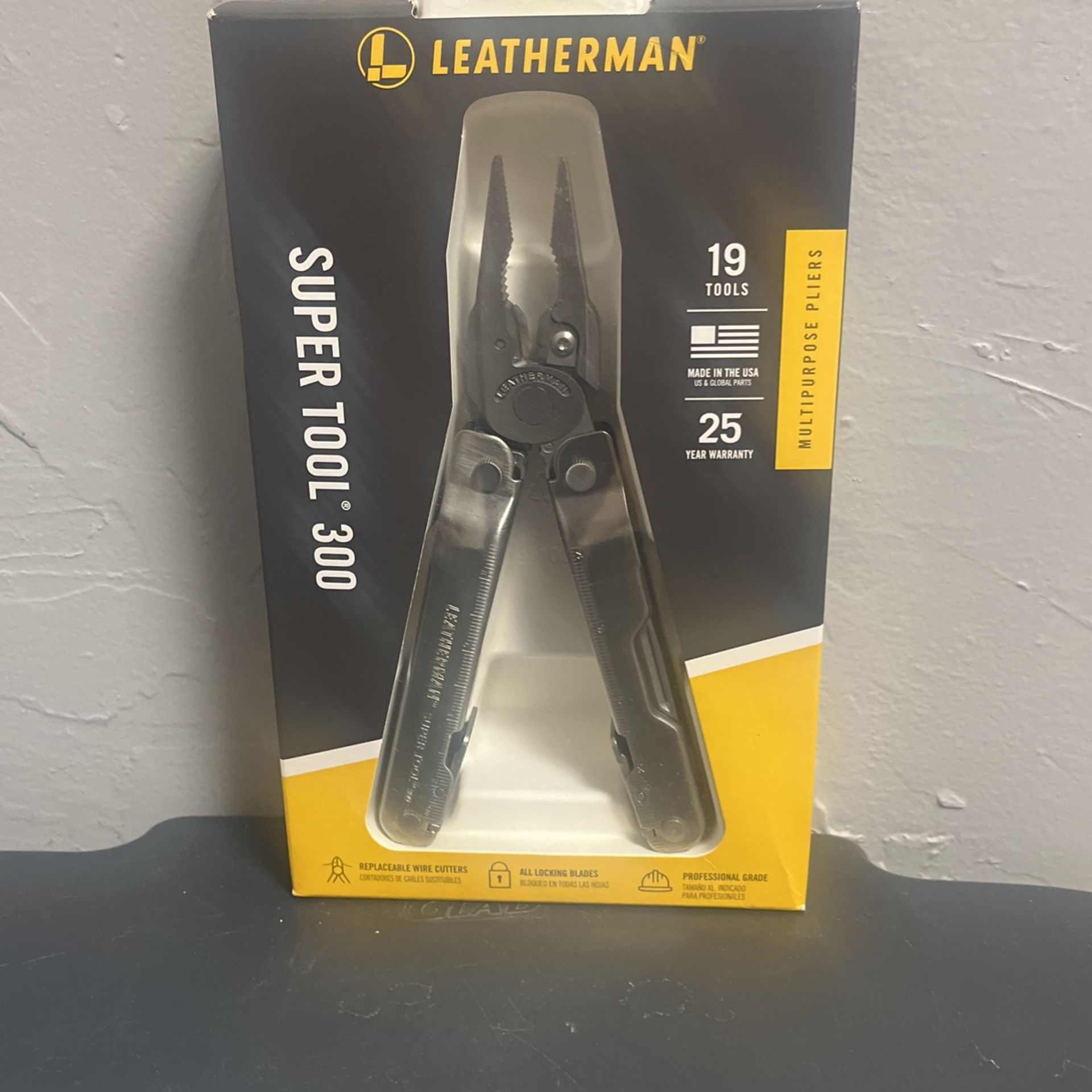 Leatherman Super Tool 300 Multi Tool With Sheath 