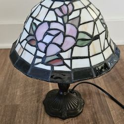 STAINED GLASS LAMP

