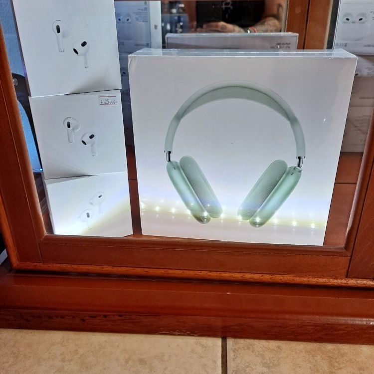 Brand NEW Green Apple AirPods Max ($425.00 w/Shipping) (300.00 Pick Up Only) [TAX SEASON DEAL SPECIAL!! 💲💲💲][AfterPay Payment Method Accepted ✅️]