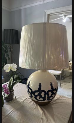 Ceramic ginger jar–style table lamp