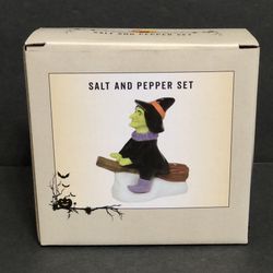 NEW Cracker Barrel Ceramic Halloween Witch On Broom Salt & Pepper Shaker Set