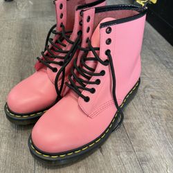 Pink doc martins boots size men’s 7 women’s 8