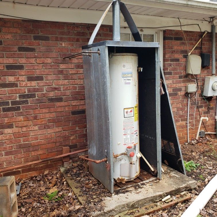 Gas Water heater Shed Insulated for Sale in Greer, SC - OfferUp