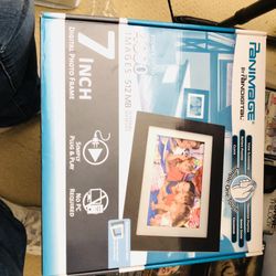 Panimage 7” Digital Photo Frame 