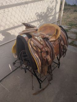 Saddle.  Montura
