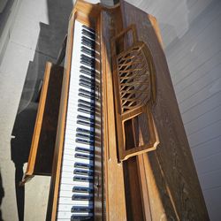 Piano Baldwin nice condition. nice work everything