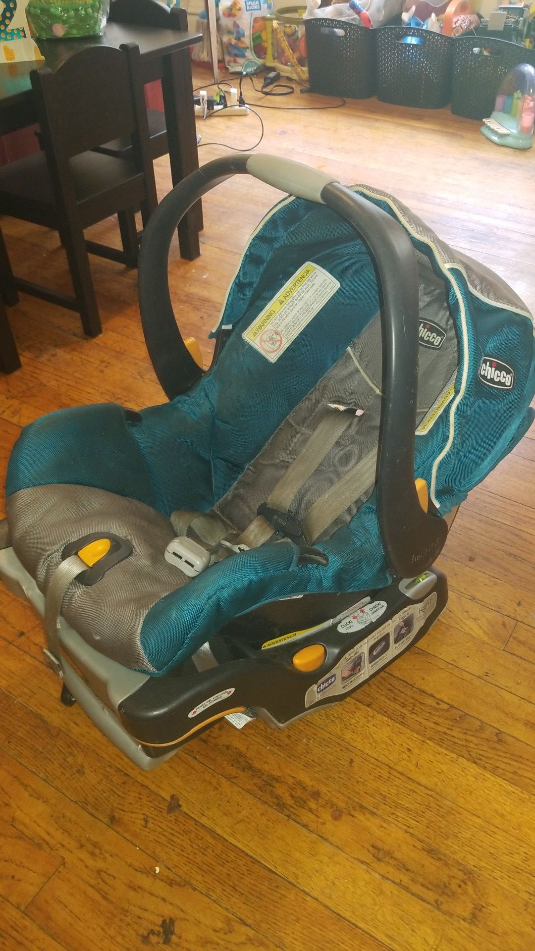Chicco Keyfit 30 Infant Car Seat & Base