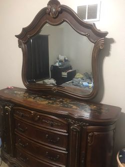 Dresser set