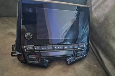 dash center display screen and radio receiver module from a 2018–2020 Honda Odyssey