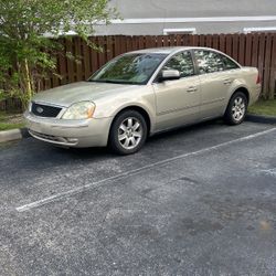 Ford 500 , Gold , 4 Door