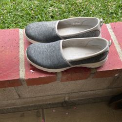 Sketchers Size 7 Women
