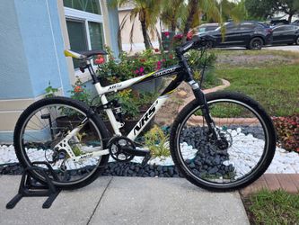 🚲 Giant NRS 3 Full‑Suspension Mountain Bike – Medium Frame – 26" Wheels