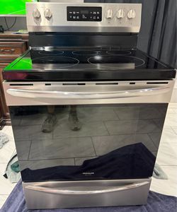 Frigidaire Gallery 30” Electric Glass Top Range – Stainless Steel