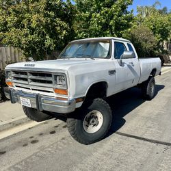 1990 Dodge Ram LE 250 4x4 V8 Club Cab