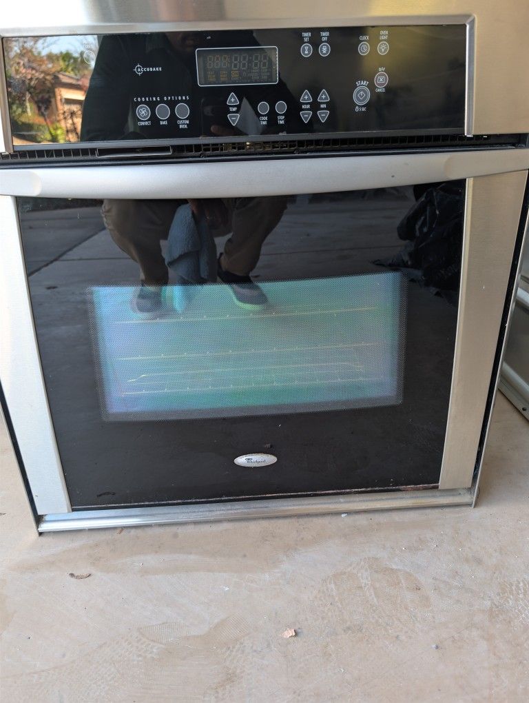 Kitchen Appliance -- Oven