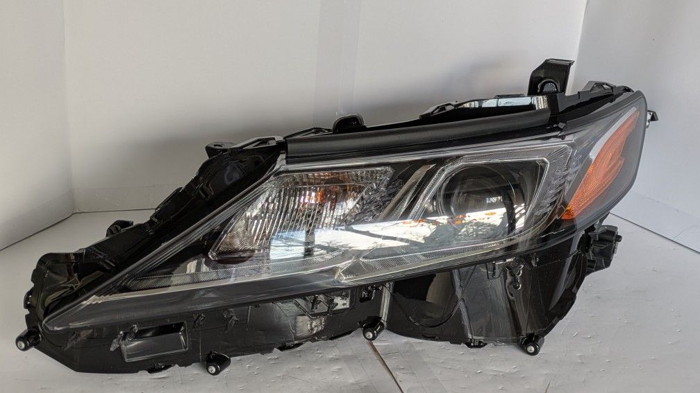 2018-2022 Toyota Camry LE, SE. Headlight LED Driver Side Capa Certified
