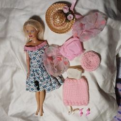 Vintage 1999 Barbie & Clothes