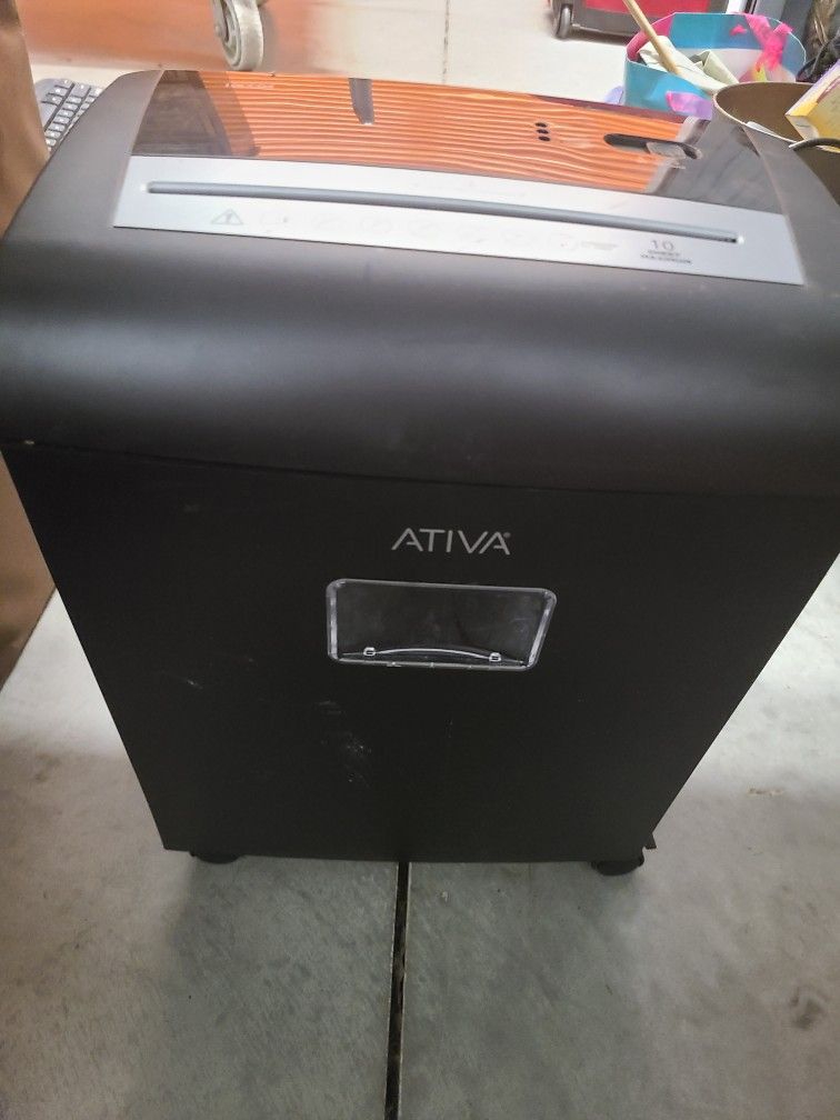PAPER SHREDDER! FAST! NEW CONDITION!