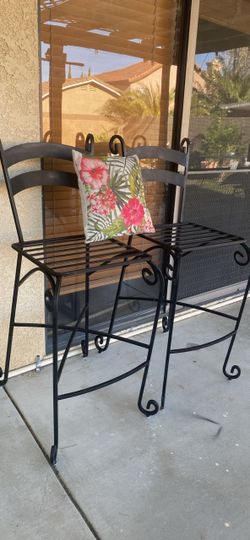 Two heavy wrought iron bar chairs great condition 29” seats high and 45” tall