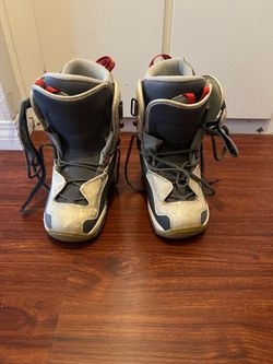 Snowboard boots