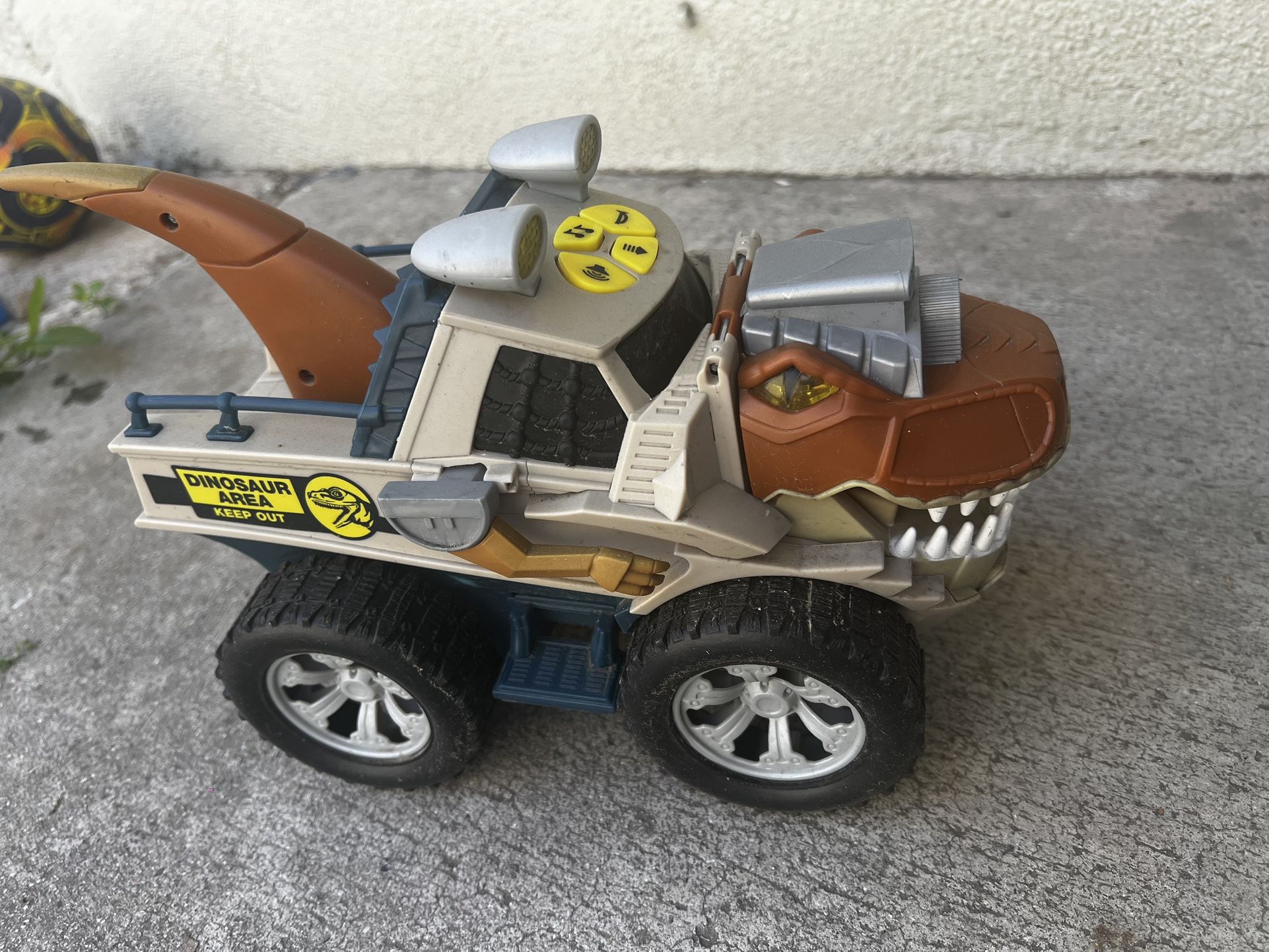 Dinosaur Car