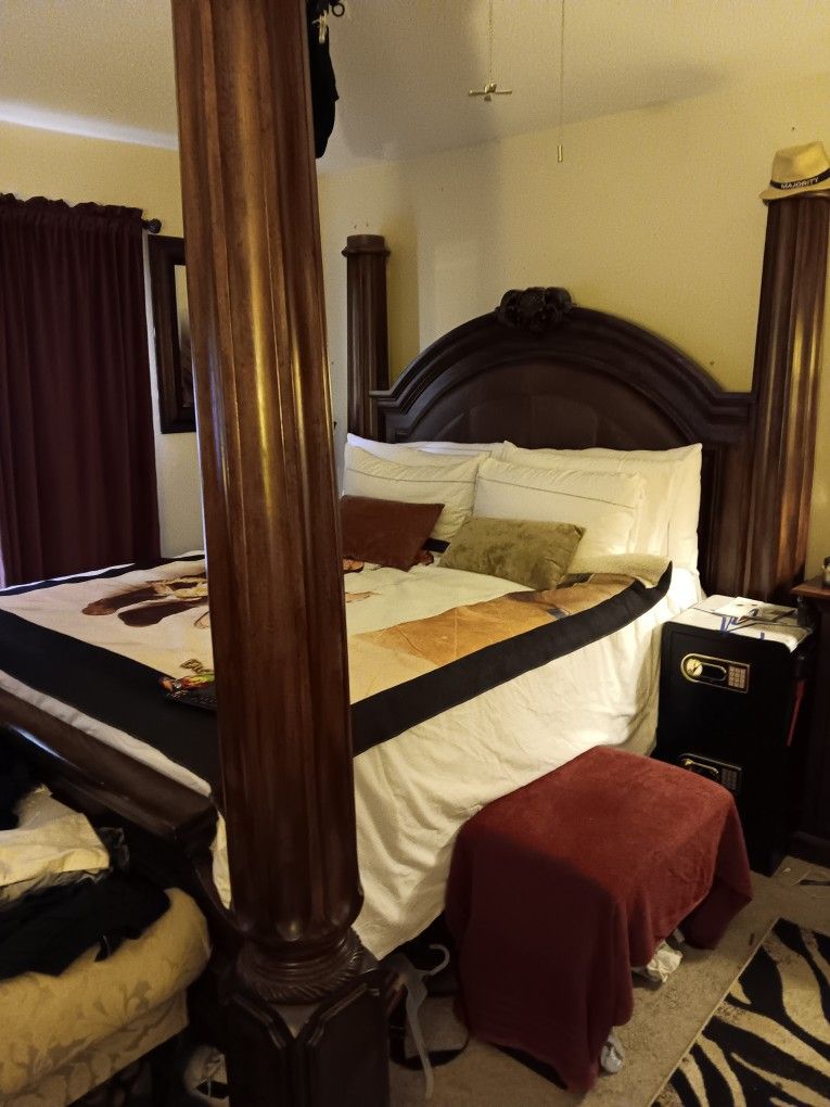 Grand King 4 Post Solid Walnut Bed