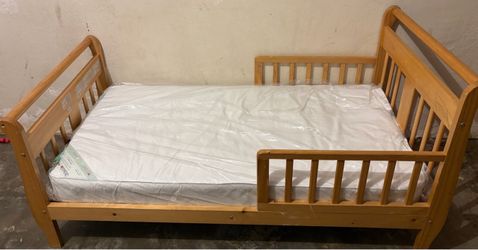 Wooden Toddler Bed with Mattress