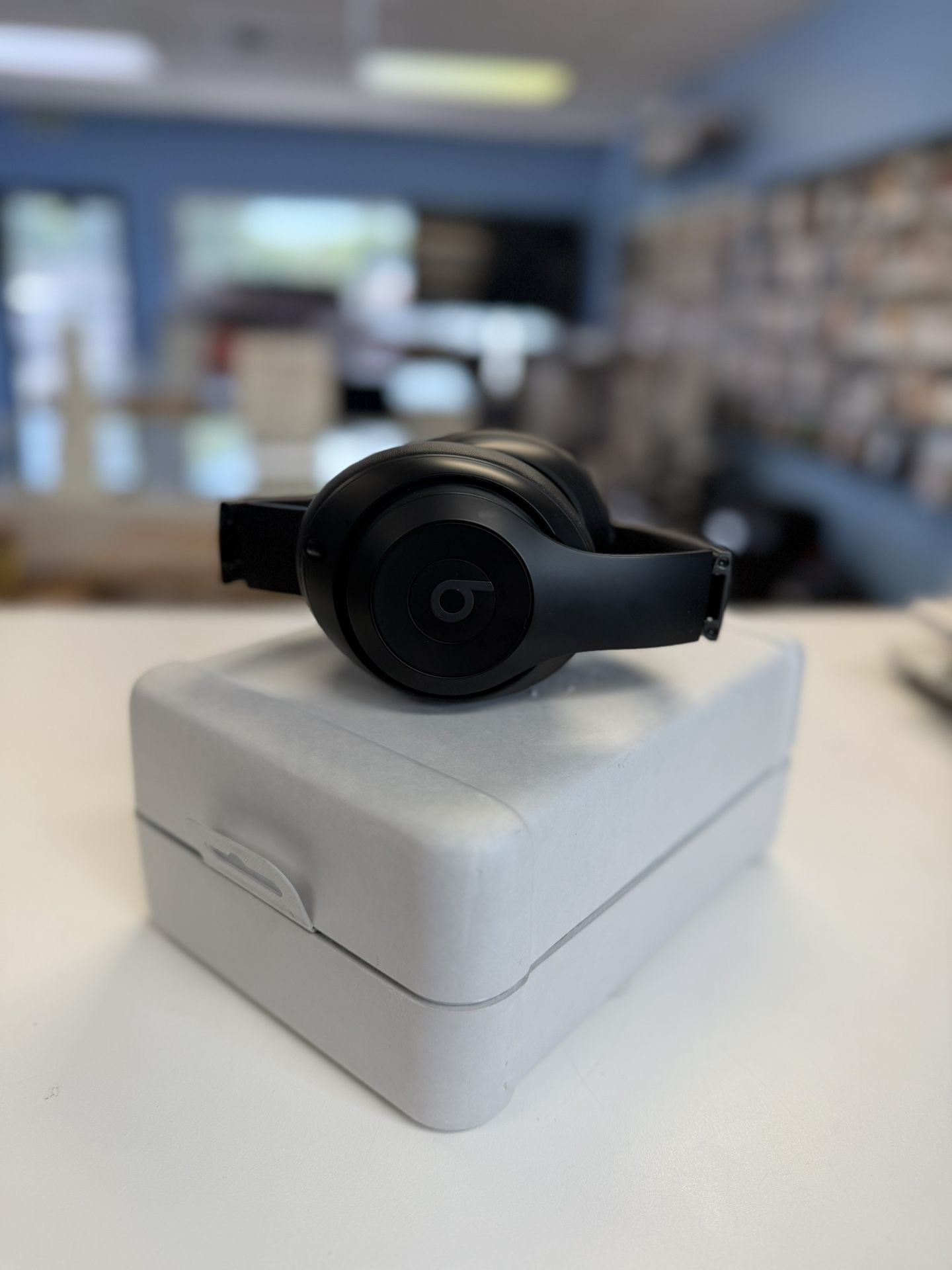 Power Beats Pro Original Headphones with Apple warranty till June 2026