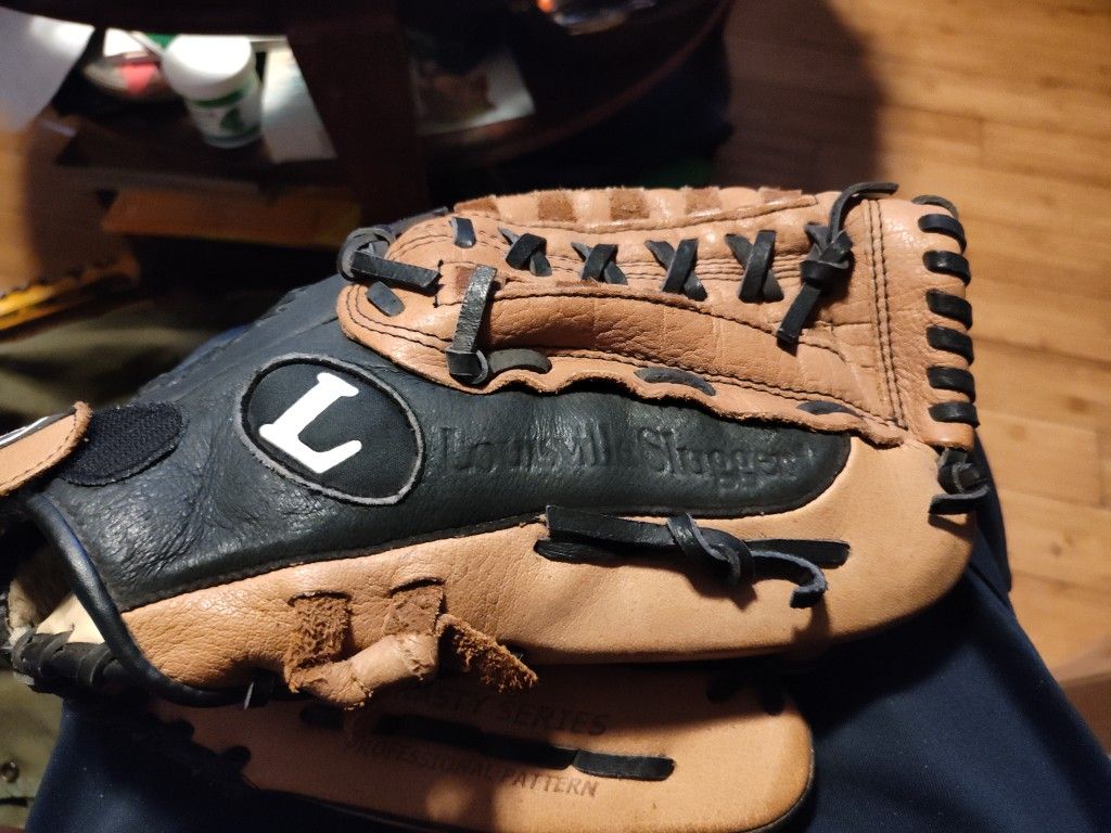 Louisville Slugger Dynasty Series Baseball/Softball Glove 13" RHT