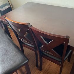 Comedor Viene Con 3 Sillas Y Mesa Y Una Banca
