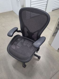 Herman Miller Aeron Office Chair – Size B – Fully Adjustable – Excellent Condition
