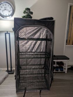 Mushroom grow tent