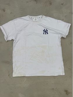 White and blue New York Yankees and Donald Duck cotton t-shirt size large see measurements