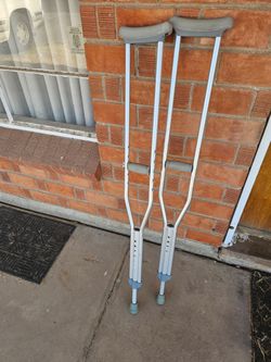 CRUTCHES ( 5 FT 2 TO 5 FT 10)