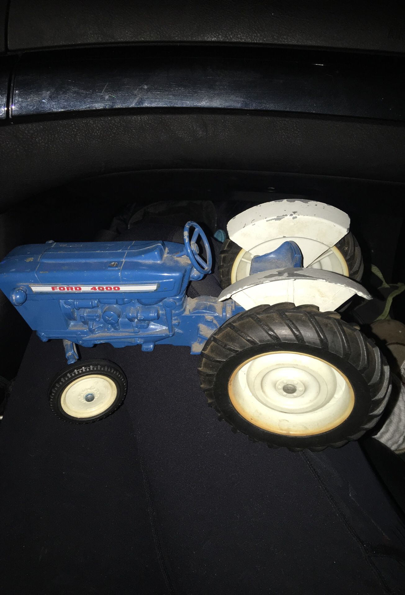 Vintage Ford 4000 Die-cast Metal Toy Tractor, collectible, blue ford tractor