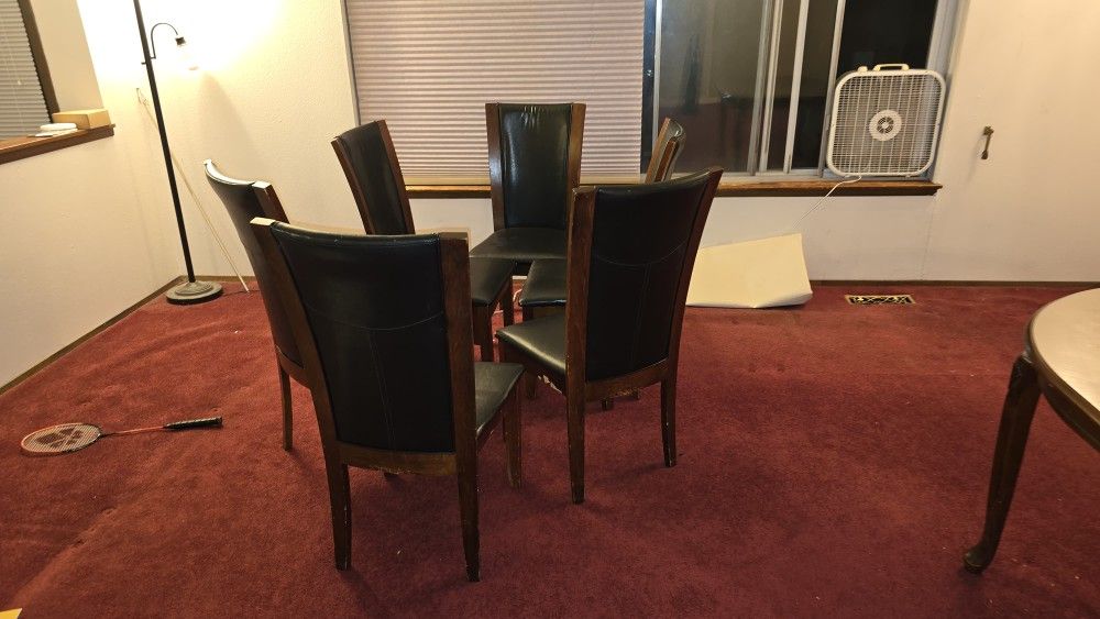Dining Table And 6 Chair 