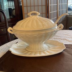 Antique 1800’s Porcelain Soup Tureen