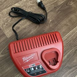 Charger Milwaukee 