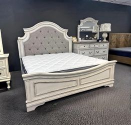 Realyn Chipped White Queen Upholstered Panel Bed
