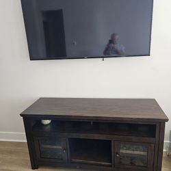 TV ENTERTAINMENT CENTER