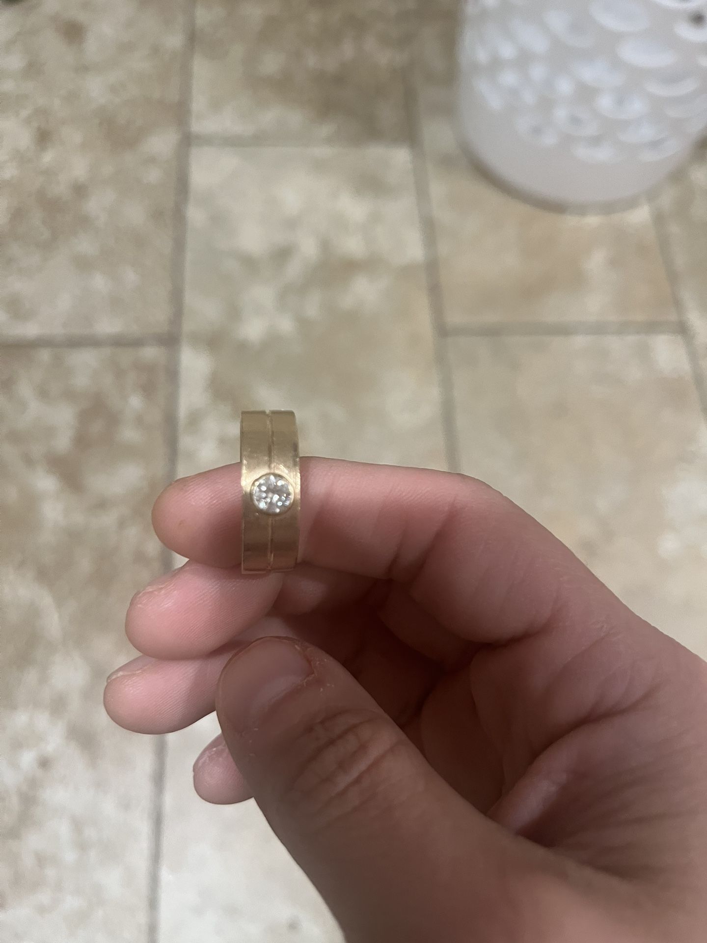 Novell’s 14k Gold Ring With Diamond