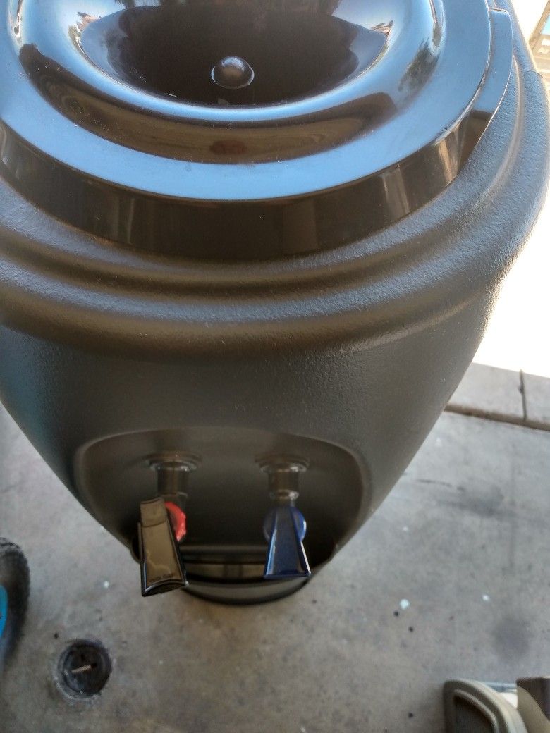 Máquina Para El Agua Tiene Para El Agua Fría Y Agua Caliente