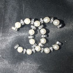 CC SILVER AND PEARL PIN