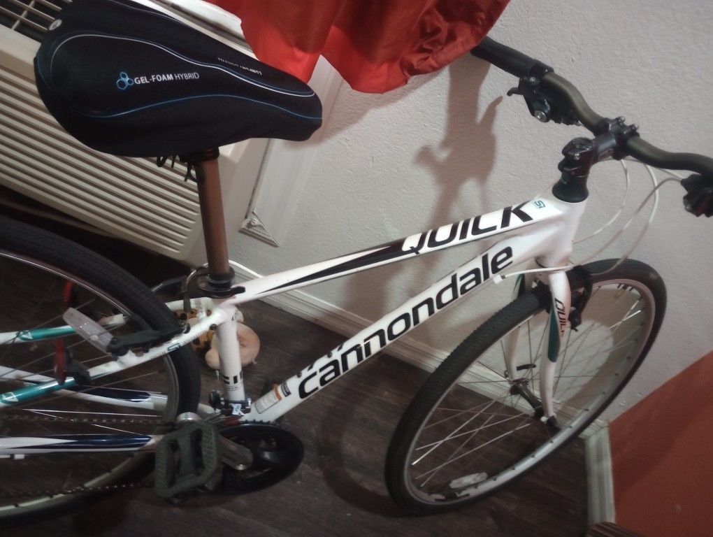 Cannondale Quick Six, White 26 Mens Bicycle 