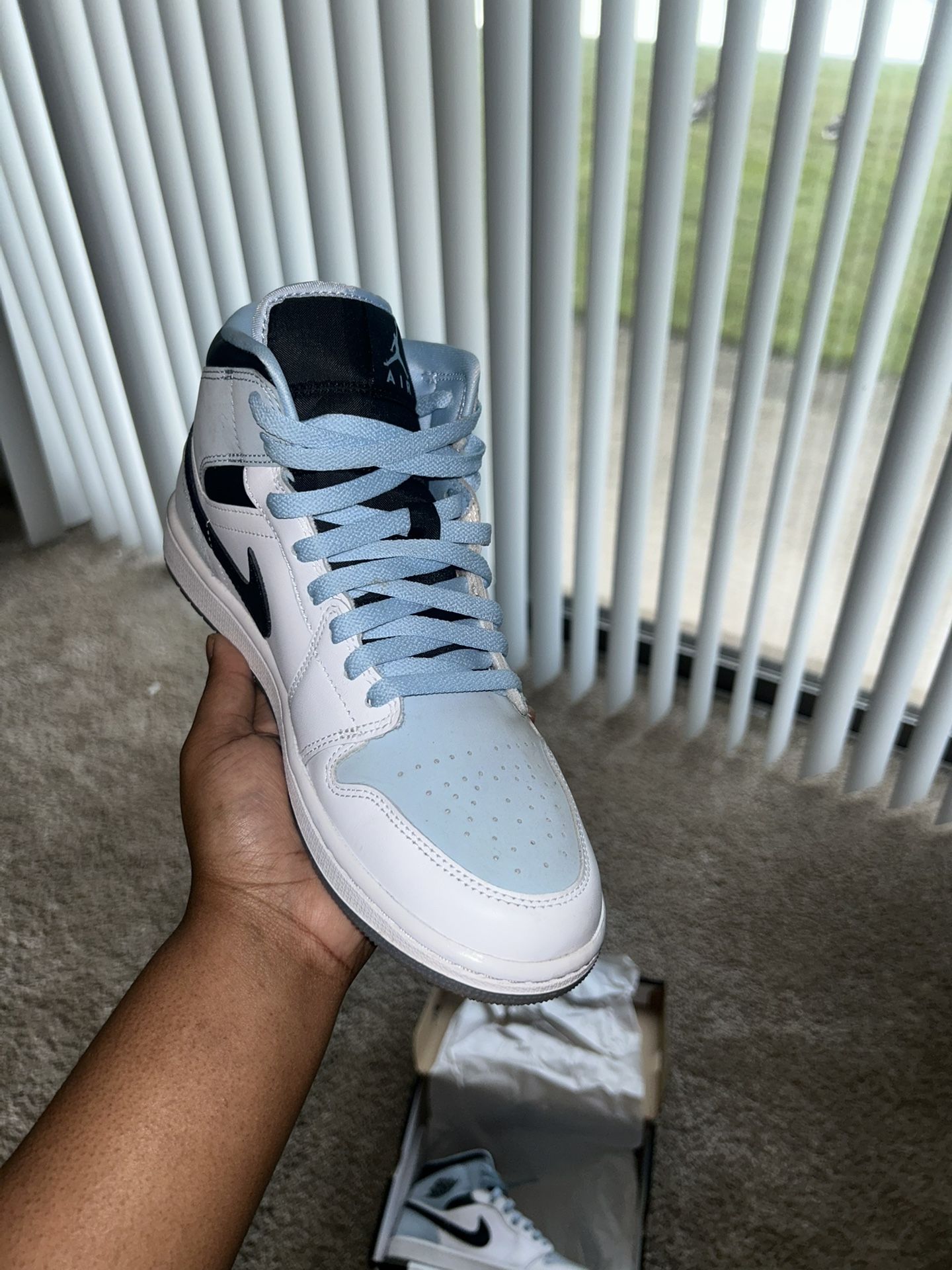 Air Jordan 1 MID SE