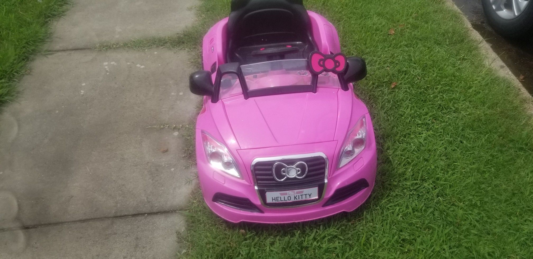 Kids 6 volt hello kitty convertible car