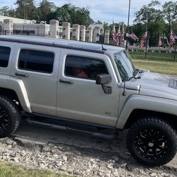 Hummer H3 